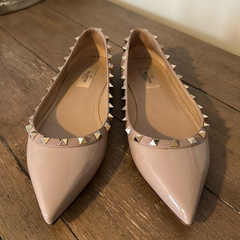 Valentino Nude Patent Leather Rockstud Pointed Toe Slip On Flats Size 40